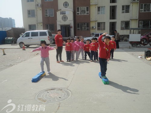 河北廊坊紅纓小神龍幼兒園“進(jìn)社區(qū) 送愛(ài)心”活動(dòng)