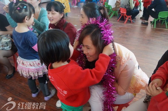 陜西渭南華縣紅纓苗苗幼兒園母親節(jié)活動