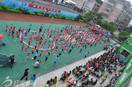 江蘇紅纓金盛花園幼兒園舉辦第五屆“貝貝”暨“陽(yáng)光體育”運(yùn)動(dòng)會(huì)