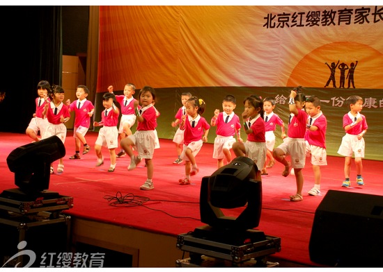 湖北洪湖紅纓七色花幼兒園召開(kāi)家長(zhǎng)見(jiàn)面會(huì)