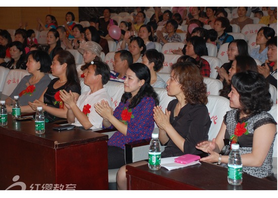 湖北洪湖紅纓七色花幼兒園召開(kāi)家長(zhǎng)見(jiàn)面會(huì)