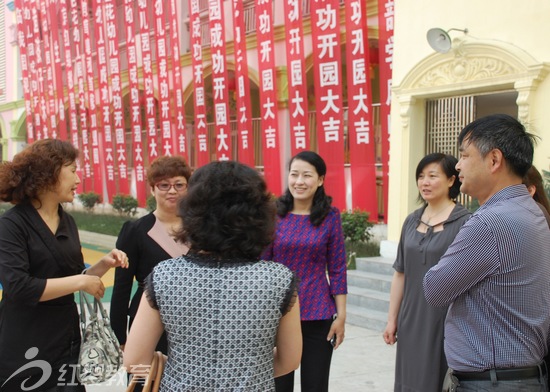 湖北洪湖紅纓七色花幼兒園召開(kāi)家長(zhǎng)見(jiàn)面會(huì)