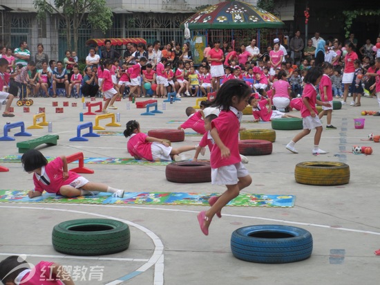 云南文山紅纓小伶童幼兒園慶“六一”活動(dòng)