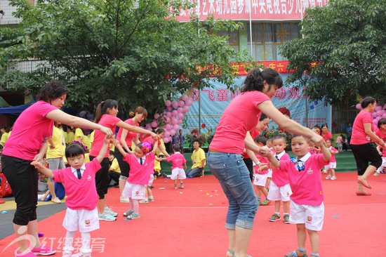 四川峨眉山紅纓希望藝術幼兒園舉辦慶六一活動