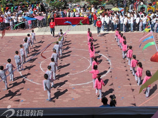 內(nèi)蒙古滿洲里紅纓南區(qū)幼兒園舉辦大型親子運(yùn)動會