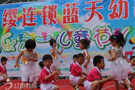 江蘇邳州紅纓藍(lán)天幼兒園舉行慶祝六一文藝匯演