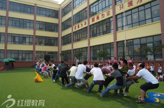 陜西華縣紅纓苗苗幼兒園舉辦“我愛你爸爸”父親節(jié)活動