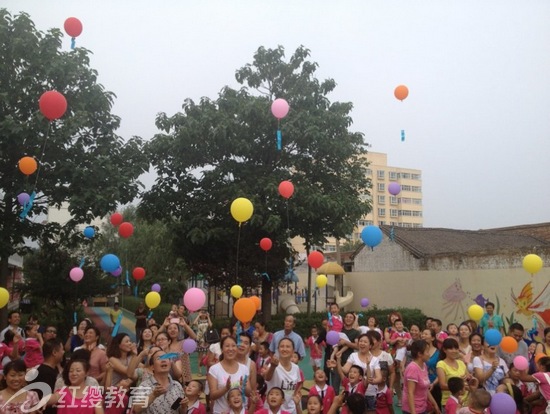 山西運(yùn)城東鎮(zhèn)紅纓貝貝幼兒園舉辦大班畢業(yè)典禮