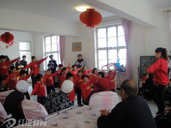 內(nèi)蒙古包頭紅纓小精靈幼兒園舉辦“尊老、愛老”重陽節(jié)主題活動