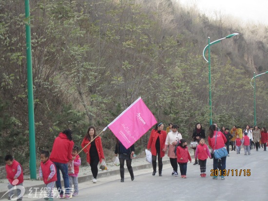 山西紅纓英華雙語(yǔ)幼兒園開展遠(yuǎn)足活動(dòng)