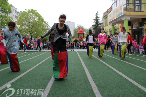 山東棗莊紅纓世紀(jì)花園幼兒園舉辦春季親子運(yùn)動(dòng)會(huì)