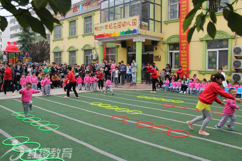 山東棗莊紅纓世紀(jì)花園幼兒園舉辦春季親子運(yùn)動(dòng)會(huì)