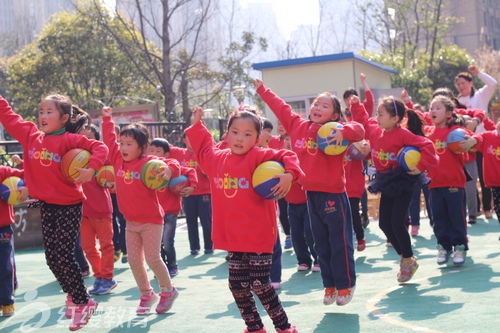 安徽合肥紅纓時代幼兒園舉辦陽光體育早操比賽