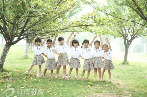 湖北孝感紅纓北辰幼兒園組織畢業(yè)班幼兒到大學(xué)活動