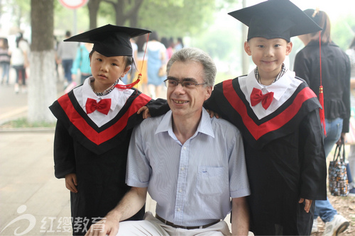 湖北孝感紅纓北辰幼兒園組織畢業(yè)班幼兒到大學(xué)活動