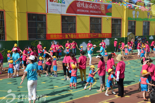 山東煙臺紅纓錦繡新城幼兒園慶六一親子廣場舞