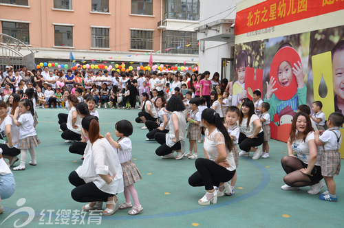 河北承德紅纓寬城幼兒園舉辦大型親子廣場舞活動(dòng) 