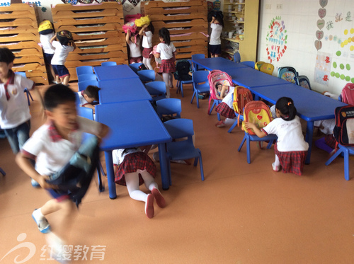 山東高密紅纓向陽幼兒園舉辦緊急疏散演練